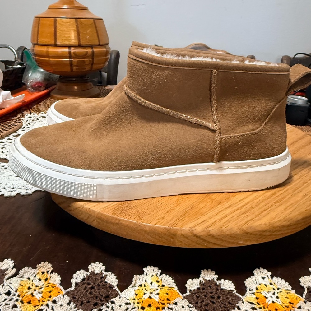 Ugg Women’s Alameda Mini Boot